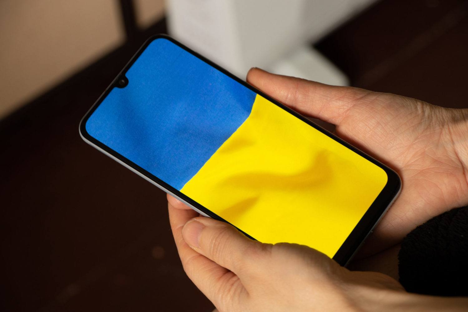EU mobile operators must do more to ease voice communication between Ukraine and Europe
