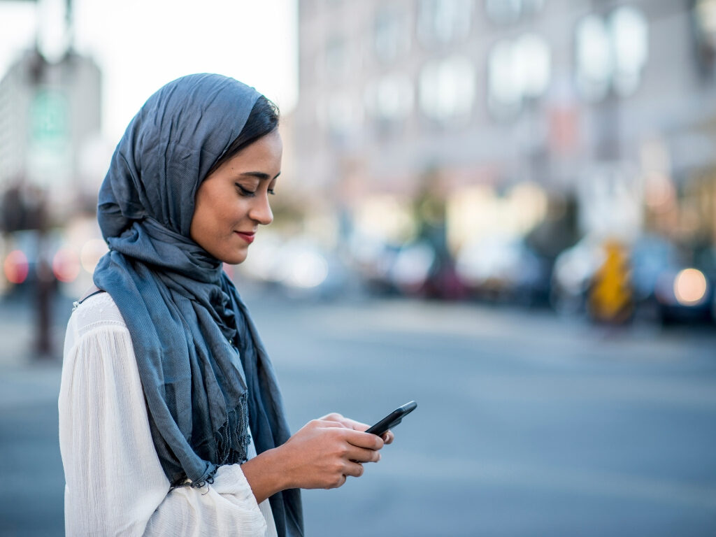 girl-texting-outside